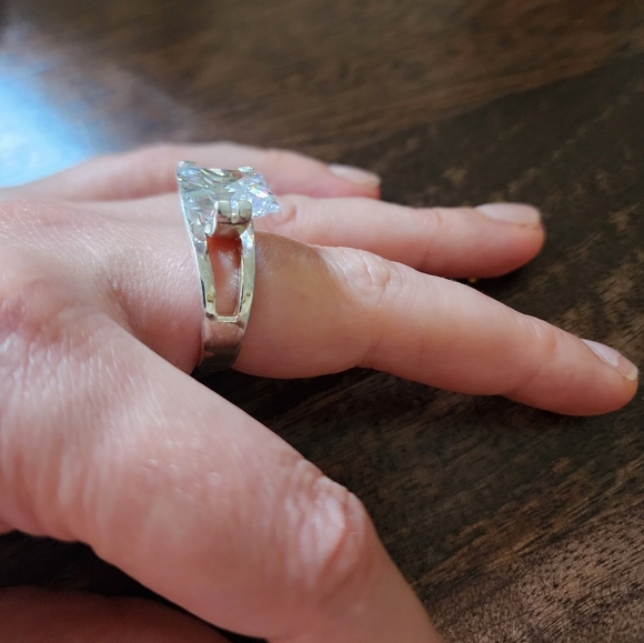 "7 Carat" Princess Cut CZ Ring Size 9 Set In Sterling Silver - Picture 4 of 9